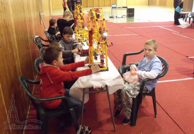04_Nesoutezni vystavka krouzku z Dobrovskeho skoly.jpg